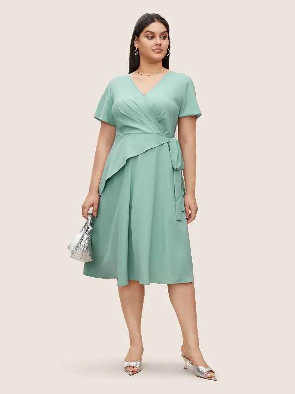 Static-Free Overlap Collar Pleated Tie Knot Dress